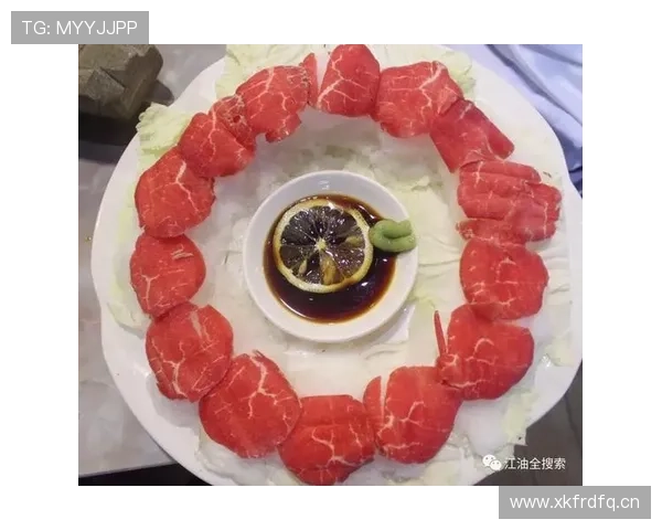 唐佳豪出门一身名牌，连快餐都得配专属甜点？