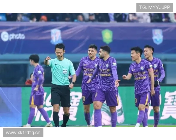 申花边路进攻乏力，中路扎堆问题是否制约球队进攻多样性？