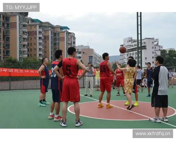 篮球发球规则全解析：掌握这些技巧让你在比赛中抢占先机
